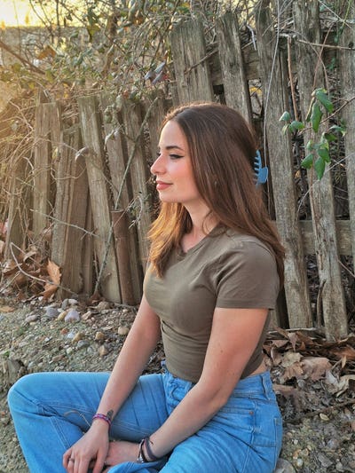 Hi everyone, I'm Natalia (a 27 years old span... Main Photo