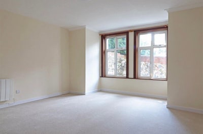 Very large double room | Bills Inc &pound;900PCM Redhill Main Photo