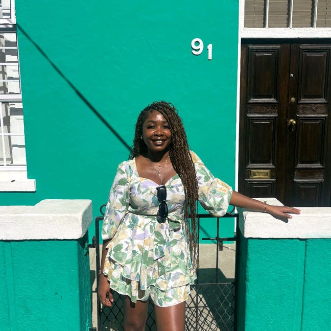 I am a professional female aged 26. I am look... Main Photo