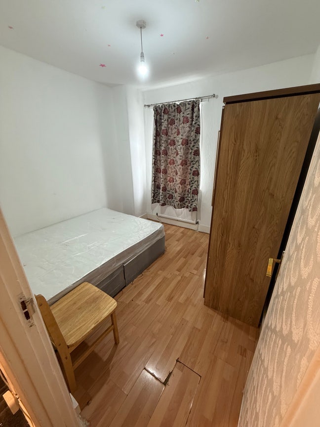 Double room main road near seven kings station  Main Photo