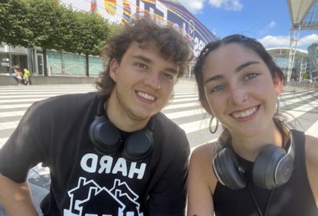 Australia Couple Seeking Ensuite Room Main Photo