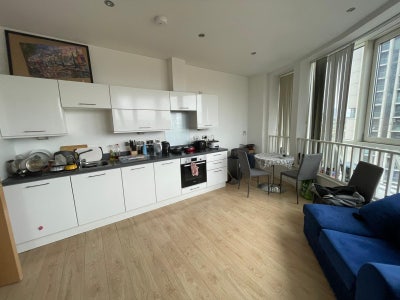 &pound;2127 pcm | 2-Bedroom Flat | Private Bathrooms Main Photo