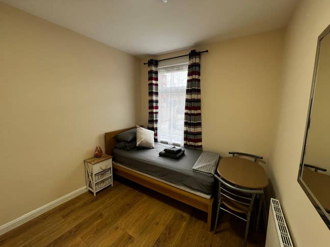 Furnished Single Room  Main Photo