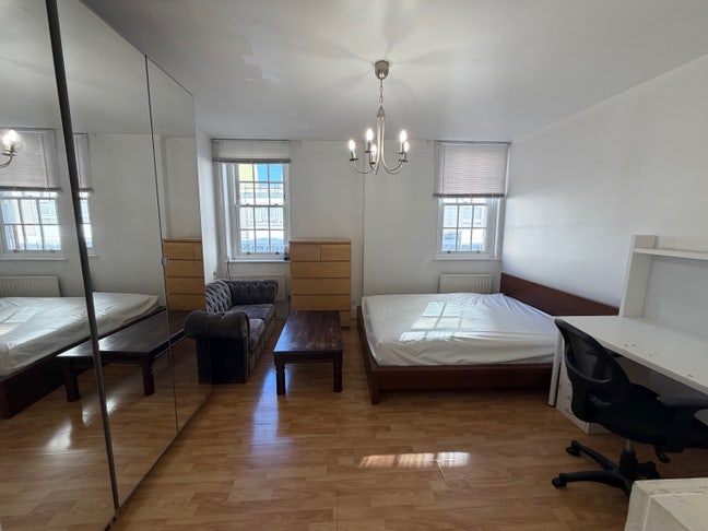 Very bright  double room available  Main Photo