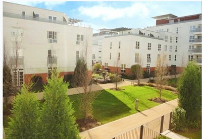  🏡🛋️ Penthouse! Ensuite! Close to Lri! Main Photo