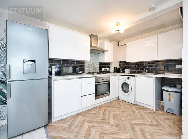 Gorgeous 2 Bed Apart 15 Mins from Upney Station Main Photo