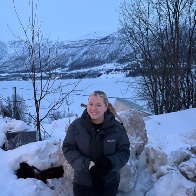 Professional Female seeks a double room Main Photo