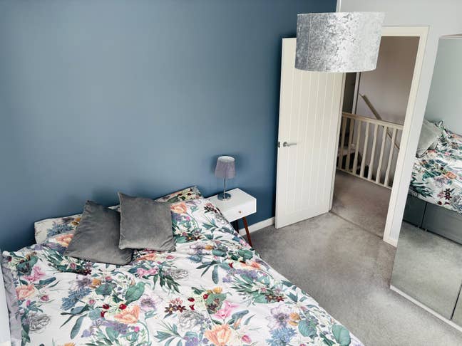 Double Room private bathroom bills includ.  Main Photo