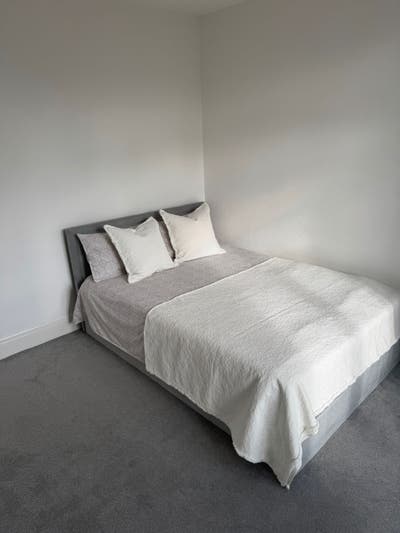 Spacious Double room near Upney station  Main Photo