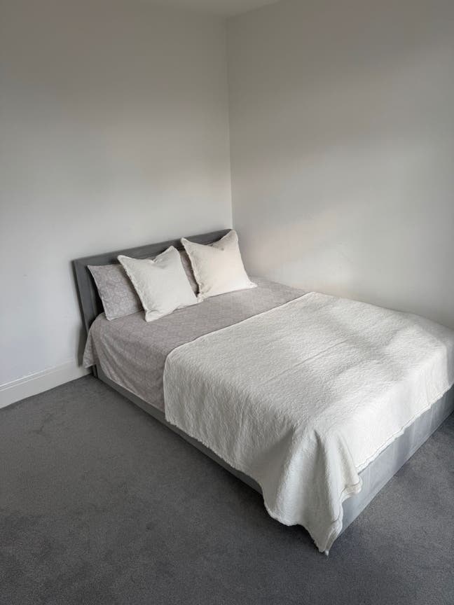 Spacious Double room near Upney station  Main Photo