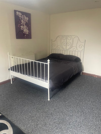 Large Private Room + storage , All bills inc BD9 Main Photo