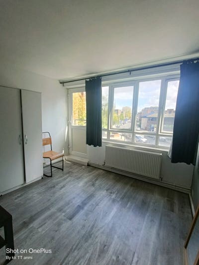 Zone 2, East London Flat Main Photo