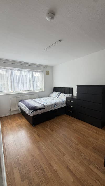 Kingsize Room | 1 Min walk Stratford Station |  Main Photo