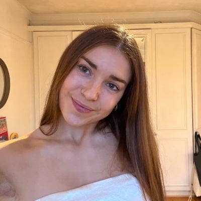 23yrs female professional looking for ensuite room Main Photo