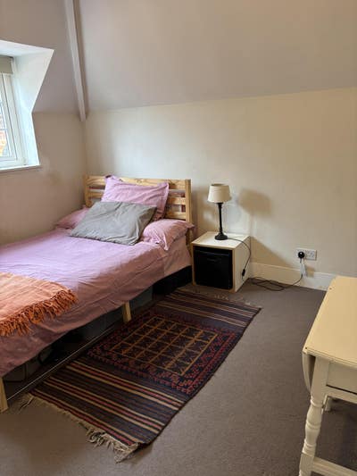 Single, Clean&Friendly,No Deposit - Refs Essential Main Photo