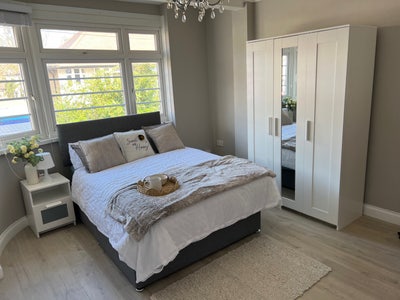 Bright & Stylish Double Room Main Photo