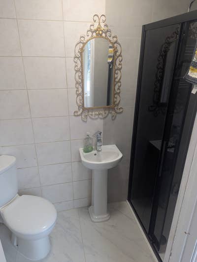 Two Newly Refurbished Double Rooms Available Main Photo