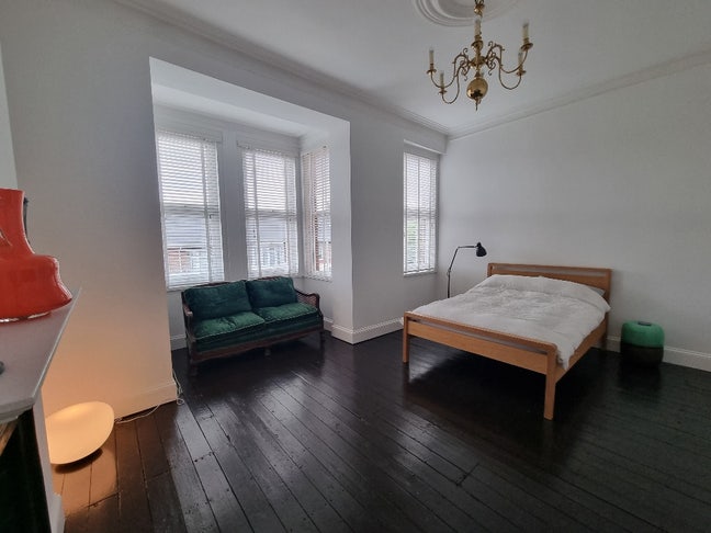 Large Double room in Beautiful family home Main Photo