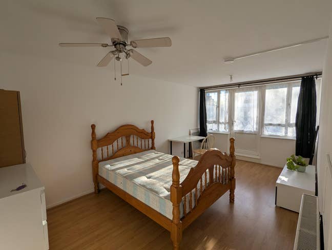 Large Room in Shadwell with Balcony Main Photo