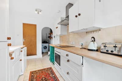 5 Double Rooms- 10mins on train to Canary Wharf Main Photo