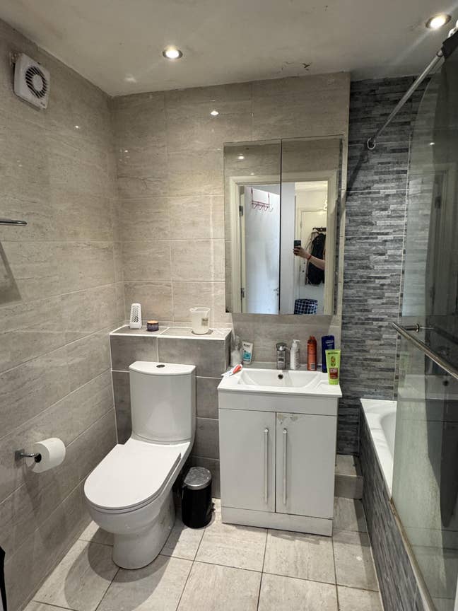 Newly Refurbished Double Room in White City Main Photo