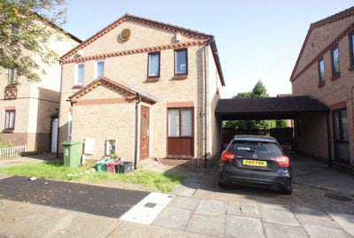 Spacious 2 bed house | Private Parking|Thamesmead  Main Photo