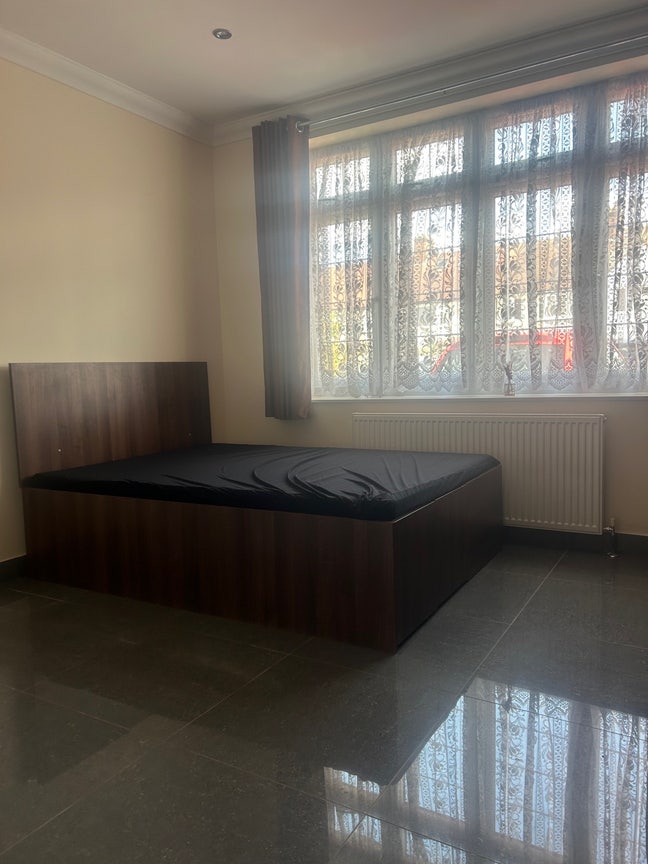 Newly Renovated Double En-Suite Room Main Photo