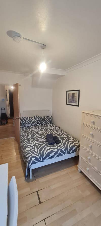 1 double room available Now in Hammersmith!  Main Photo
