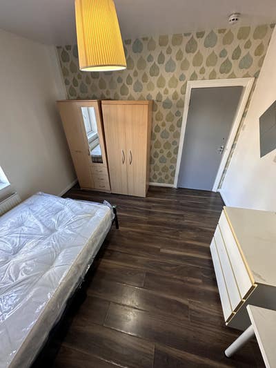 2 Double Room Near Mile End Station  Main Photo