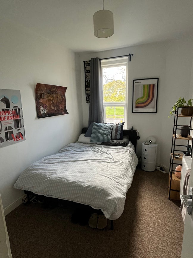 Spare room available in sociable house in Horfield Main Photo