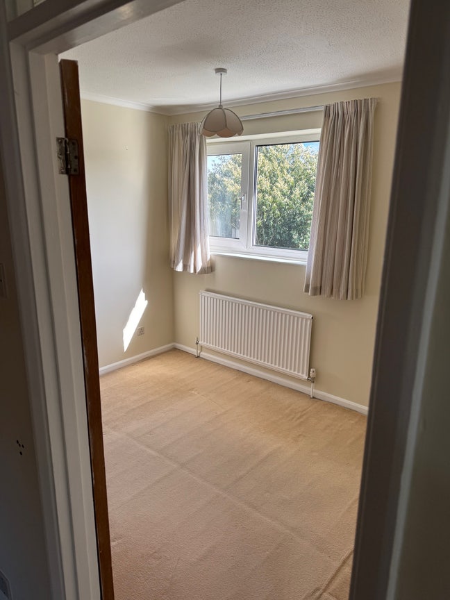 Spacious 4-Bed House – Bromham (Live-in Landlord) Main Photo