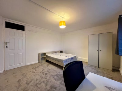 Amazing  Double Room in Kingston  Main Photo