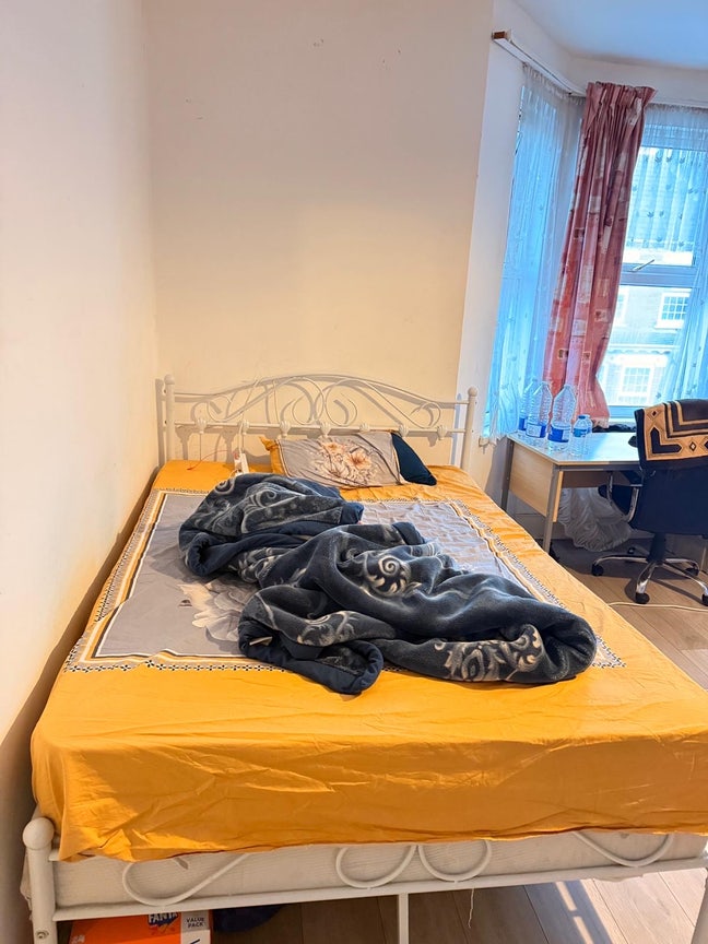 Master bedroom to rent Main Photo