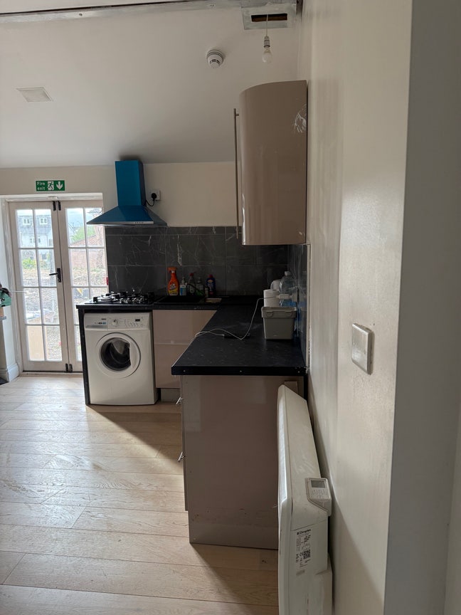 2 beds Flat at Chigwell Station  Main Photo