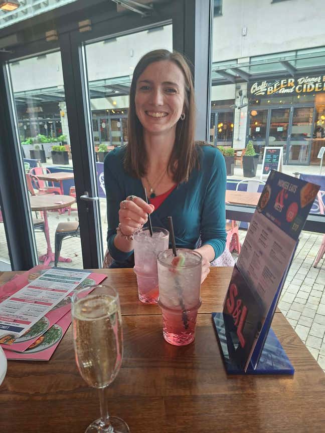 Professional looking for a room in a house. Main Photo