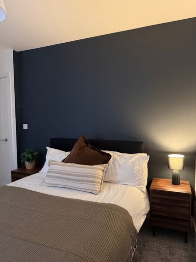 En-suite room available in modern home Main Photo