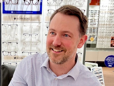 I am a professional male aged 49. I need to r... Main Photo