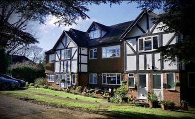 Lovely double room in  Woodcote with cleaner Main Photo