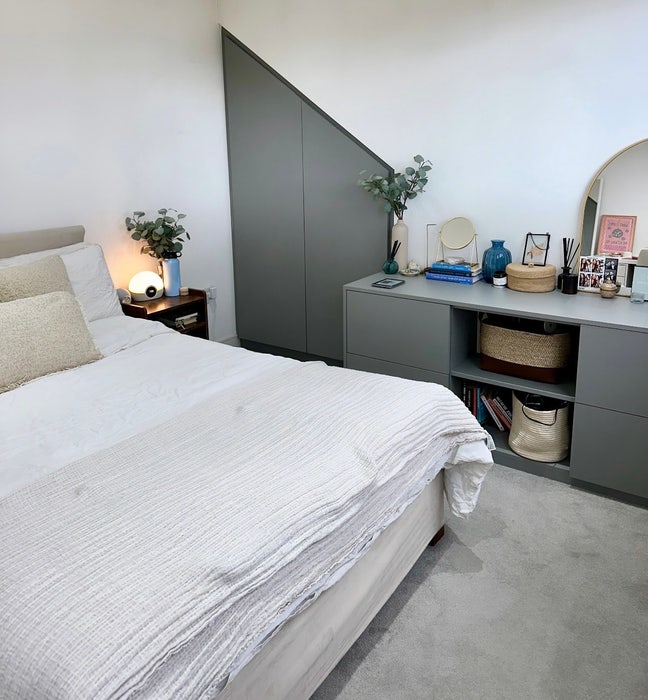 Large double room available in a 4-bed girls house Main Photo