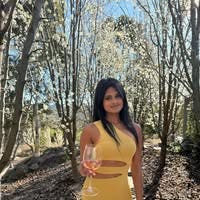  I’m 26 and I’m currently working in fina... Main Photo