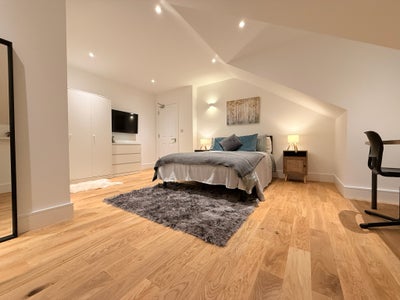 Larger Studio with Double Bed to Rent Main Photo