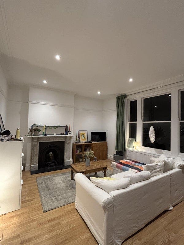 Room available in 3 bedroom flat in Clifton Main Photo