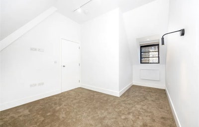 Modern Double Room - Short Term Let Main Photo