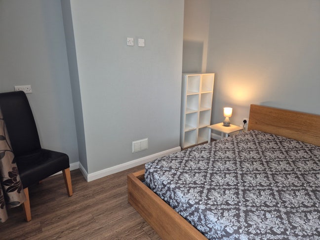 Bentley Area, Modern Professional House, Bills inc Main Photo