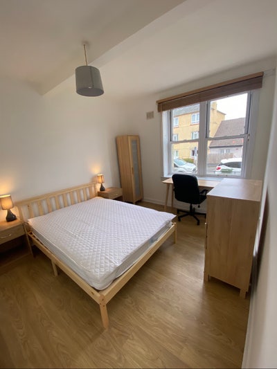 Double room available in 2-bed flat  Main Photo
