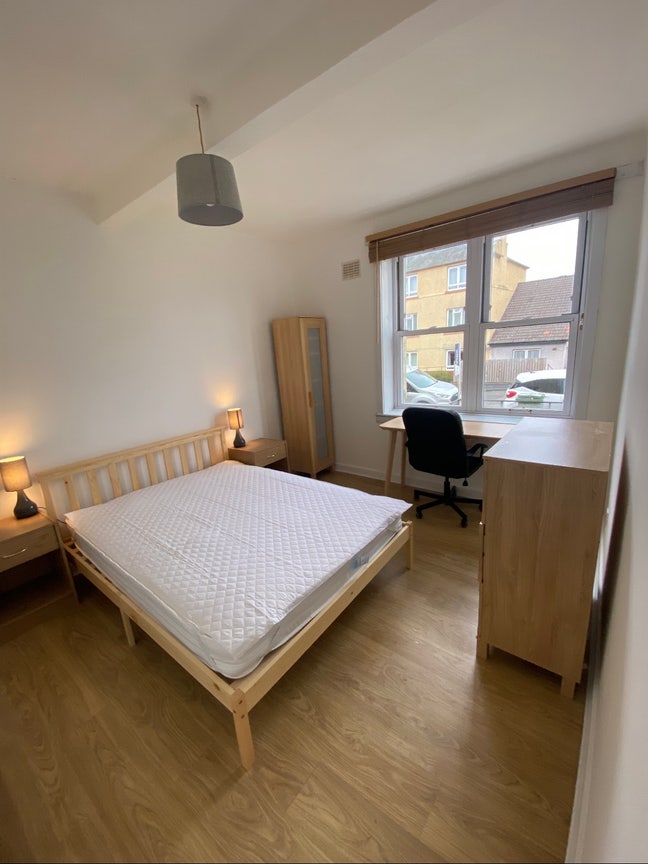 Double room available in 2-bed flat  Main Photo