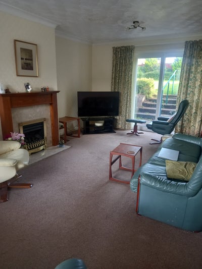 Room available in comfortable home Main Photo