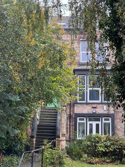 2 rooms available in 10 bed house in Headingley Main Photo