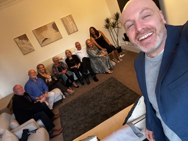 Looking for quiet room Main Photo