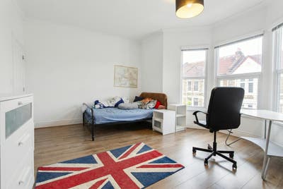 Double Room in Recently Refurbished Student House Main Photo